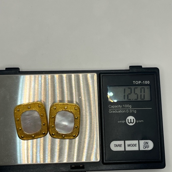 Rousseau signed vintage gold tone rectangle mother of pearl clip on earrings - Picture 13 of 13